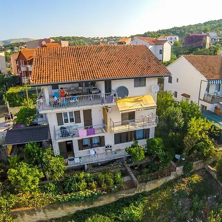 Dujmovic Apartment Trogir