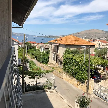 Dujmovic Apartment Trogir